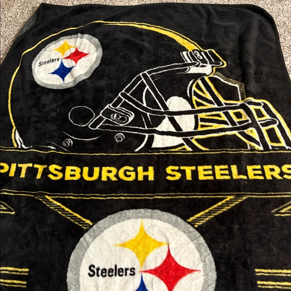 NFL Apparel-Large Pittsburgh Steelers Black Fleece Blanket 6’x4’.5 - Picture 3 of 5